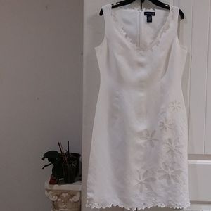 PRICE IS FIRM! Pretty Ann Taylor dress. Size 4